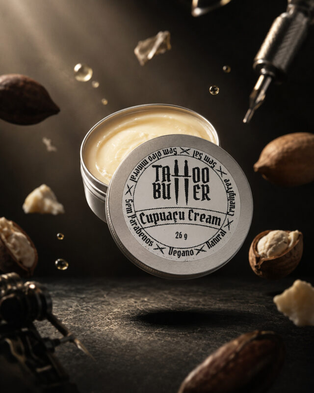 Matchii Cupuaçu Cream MATCHII aberta com cupuaçu, manteiga vegetal e equipamentos de tatuagem.