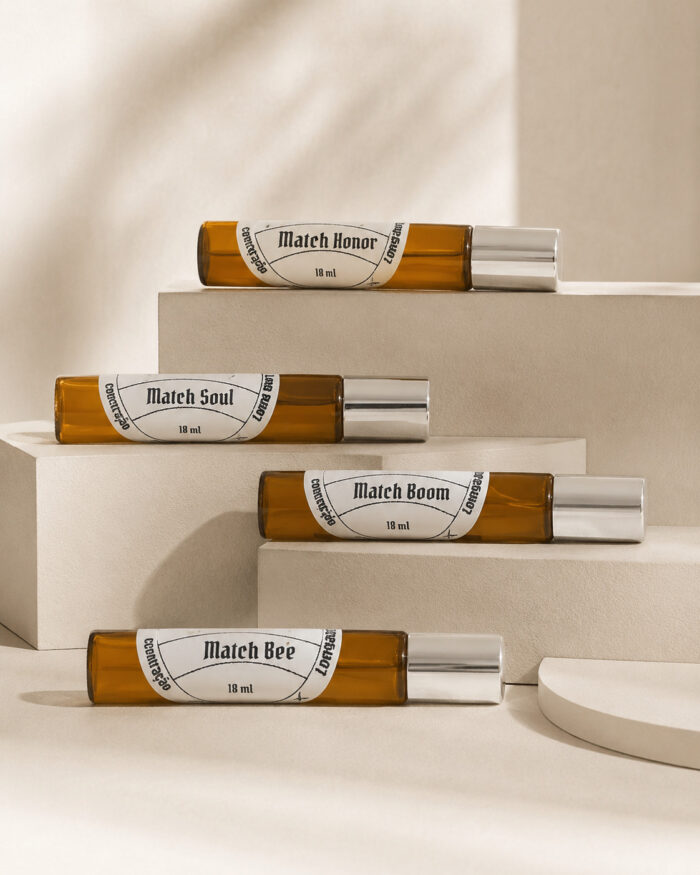 Kit Enigme MATCHII com quatro perfumes roll-on Eau de Parfum masculinos e femininos em frascos portáteis.